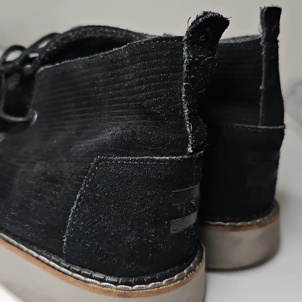 Toms Mateo Chukka Black Embossed Suede Size 11.5
